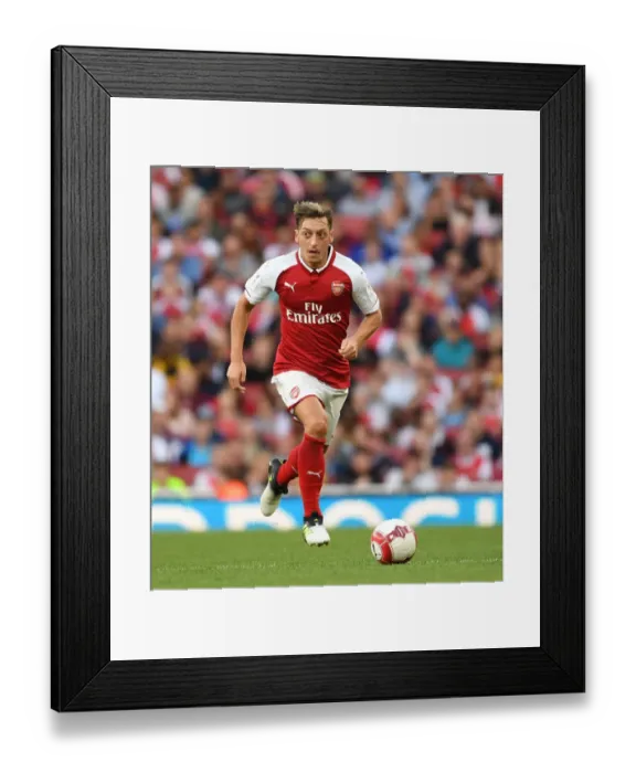 Framed Print : Mesut Ozil in Action: Arsenal vs Sevilla, Emirates Cup 2017-18
