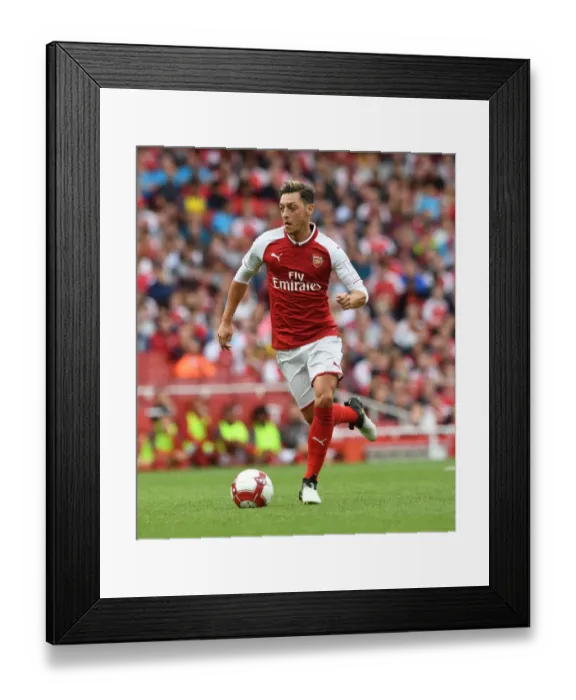 Framed Print : Mesut Ozil in Action: Arsenal vs Sevilla, Emirates Cup 2017-18