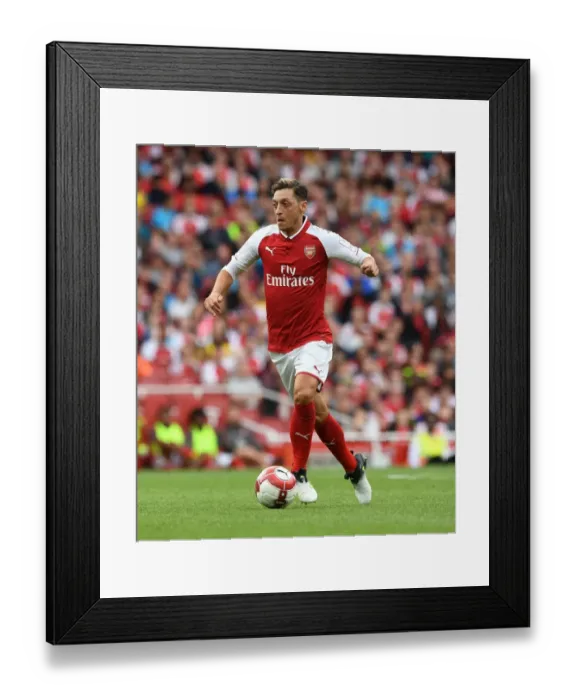 Framed Print : Mesut Ozil in Action: Arsenal vs Sevilla, Emirates Cup 2017-18 Framed Print : Mesut Ozil in Action: Arsenal vs Sevilla, Emirates Cup 2017-18