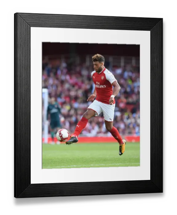 Framed Print : Alex Oxlade-Chamberlain in Action: Arsenal vs Sevilla, Emirates Cup 2017-18