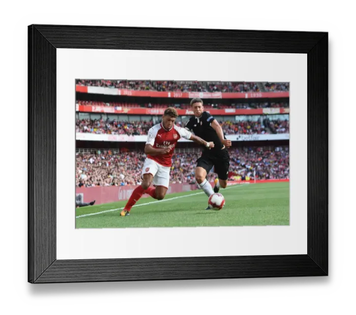 Framed Print : Arsenal's Oxlade-Chamberlain Clashes with Sevilla's Corchia in Emirates Cup Battle
