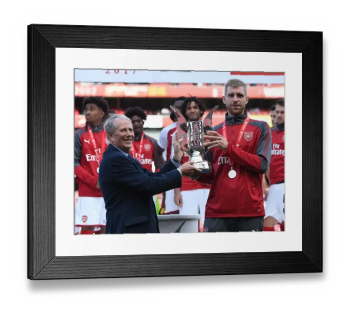 Framed Print : Per Mertesacker Celebrates Emirates Cup Victory with Arsenal