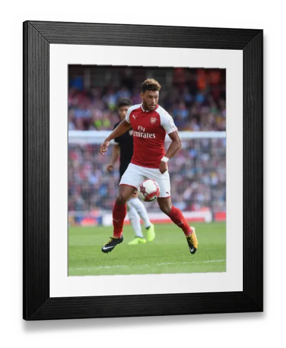 Framed Print : Alex Oxlade-Chamberlain in Action: Arsenal vs Sevilla, Emirates Cup 2017-18