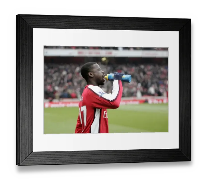 Framed Print : Emmanuel Eboue's Winning Goal: Arsenal 1-0 Bolton Wanderers, Barclays Premier League (2009)