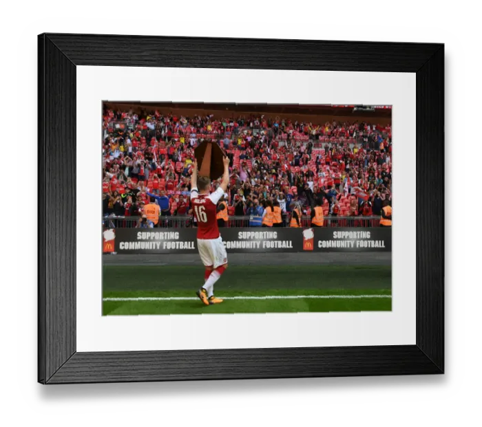 Framed Print : Rob Holding's Emotional Reaction: Arsenal's FA Community Shield Defeat to Chelsea (2017-18)