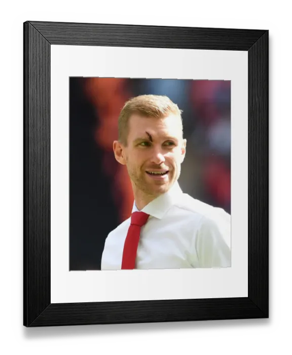 Framed Print : Per Mertesacker's Defiant Stand: Arsenal's FA Community Shield Battle against Chelsea (2017-18) Framed Print : Per Mertesacker's Defiant Stand: Arsenal's FA Community Shield Battle against Chelsea (2017-18)