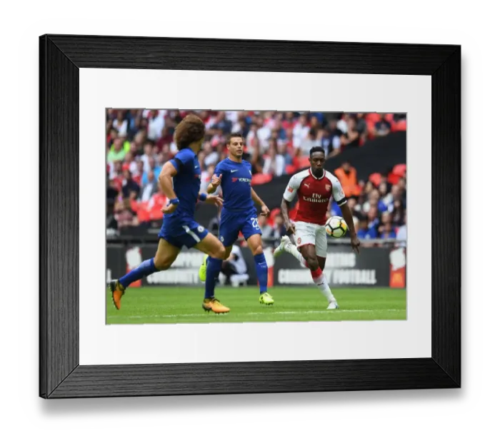 Framed Print : Arsenal vs Chelsea Showdown: Welbeck vs Azpilicueta - FA Community Shield Clash at Wembley Framed Print : Arsenal vs Chelsea Showdown: Welbeck vs Azpilicueta - FA Community Shield Clash at Wembley