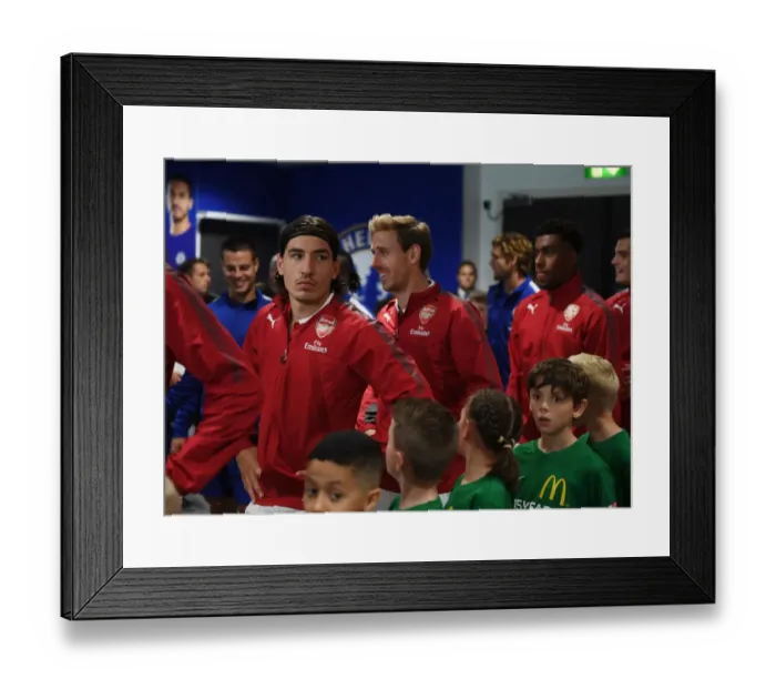 Framed Print : Hector Bellerin: Arsenal's Ready-to-Go Warrior at the FA Community Shield vs Chelsea
