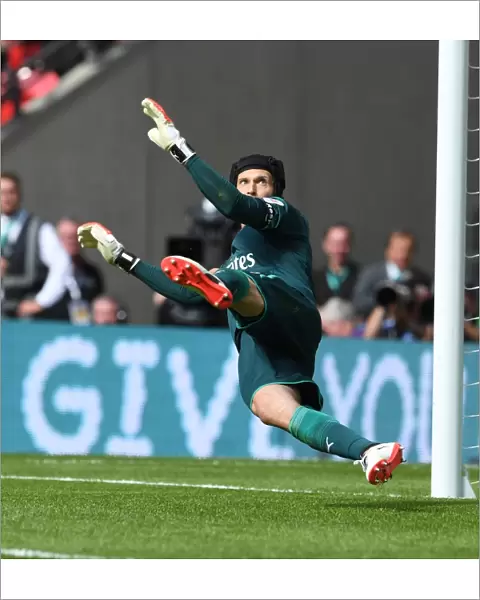Petr Cech (Arsenal) during the penalty shoot out. Arsenal 1: 1 Chelsea. Arsenal win 4