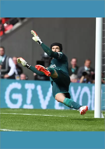 Petr Cech (Arsenal) during the penalty shoot out. Arsenal 1: 1 Chelsea. Arsenal win 4