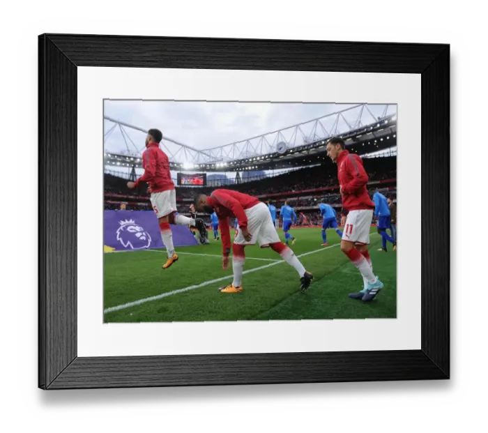 Framed Print : Arsenal's Oxlade-Chamberlain, Lacazette, and Ozil Prepare for Kickoff against Leicester City Framed Print : Arsenal's Oxlade-Chamberlain, Lacazette, and Ozil Prepare for Kickoff against Leicester City