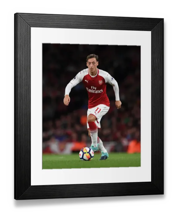 Framed Print : Mesut Ozil in Action: Arsenal vs Leicester City, Premier League 2017-18 Framed Print : Mesut Ozil in Action: Arsenal vs Leicester City, Premier League 2017-18