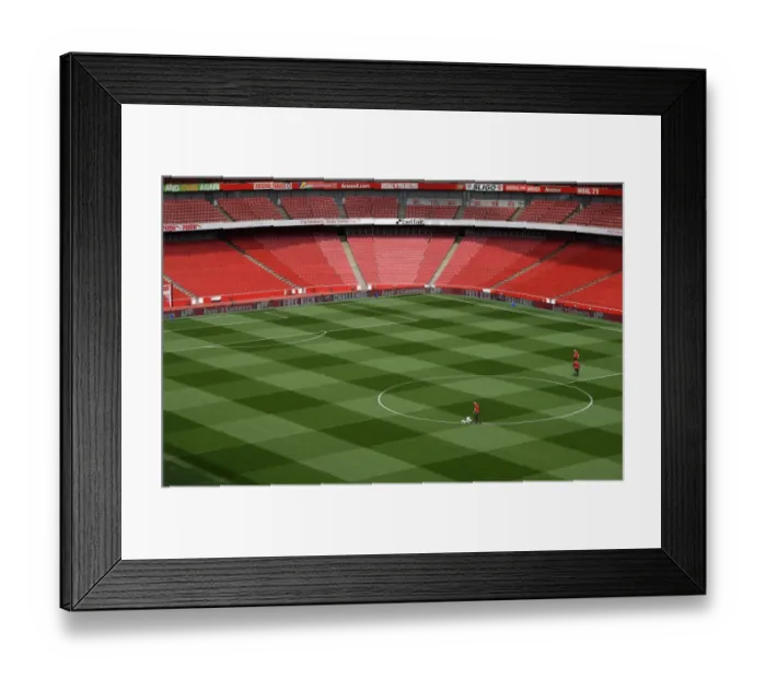 Framed Print : Arsenal: Preparing for Battle - Pitch Marking Ahead of Arsenal v Leicester City (2017-18) Framed Print : Arsenal: Preparing for Battle - Pitch Marking Ahead of Arsenal v Leicester City (2017-18)