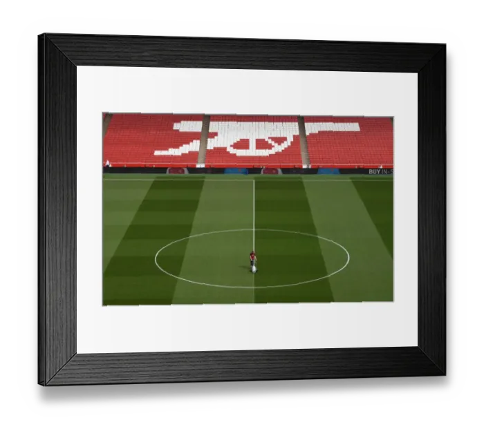 Framed Print : Arsenal: Readying the Emirates Pitch for Battle - Arsenal vs Leicester City (2017-18)