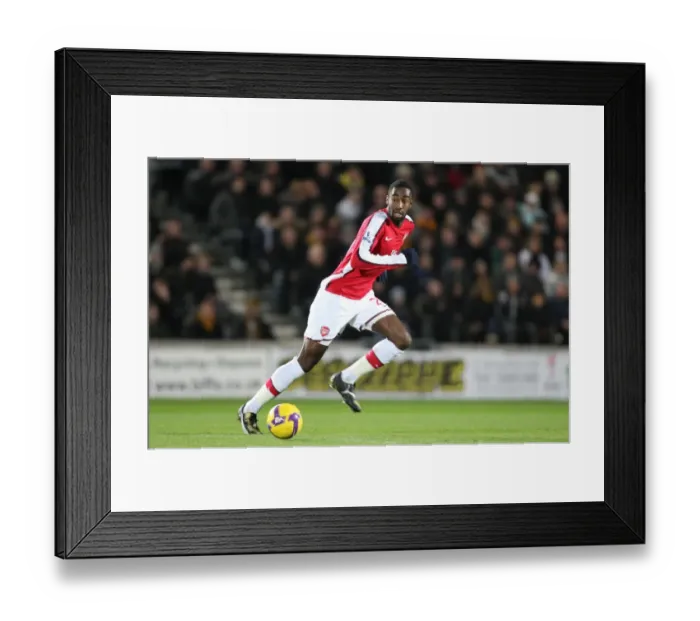 Framed Print : Johan Djourou in Action: Arsenal's Dominant Performance against Hull City (17 / 1 / 2009)