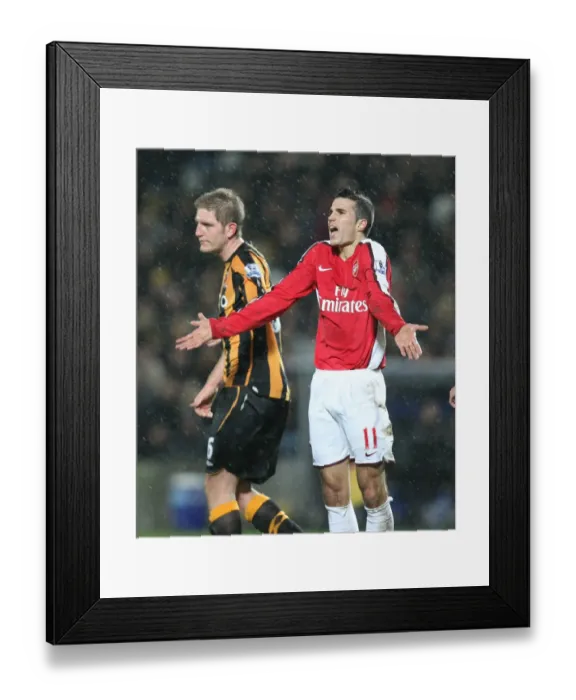 Framed Print : Robin van Persie's Brilliant Hat-Trick: Arsenal Crush Hull City 3-1 in Premier League