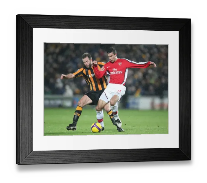 Framed Print : Robin van Persie (Arsenal) Ian Ashbee (Hull) Framed Print : Robin van Persie (Arsenal) Ian Ashbee (Hull)