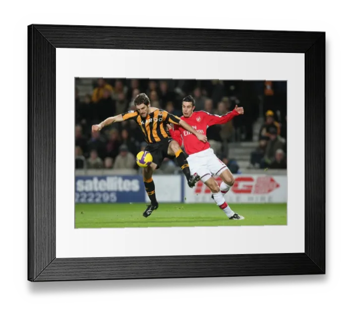 Framed Print : Robin van Persie (Arsenal) Sam Ricketts (Hull) Framed Print : Robin van Persie (Arsenal) Sam Ricketts (Hull)