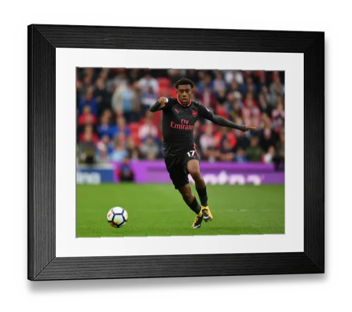 Framed Print : Alex Iwobi in Action: Stoke City vs. Arsenal, Premier League 2017-18 Framed Print : Alex Iwobi in Action: Stoke City vs. Arsenal, Premier League 2017-18