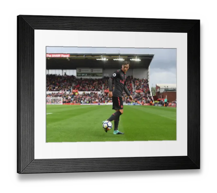 Framed Print : Mesut Ozil in Action: Stoke City vs Arsenal, Premier League 2017-18 Framed Print : Mesut Ozil in Action: Stoke City vs Arsenal, Premier League 2017-18