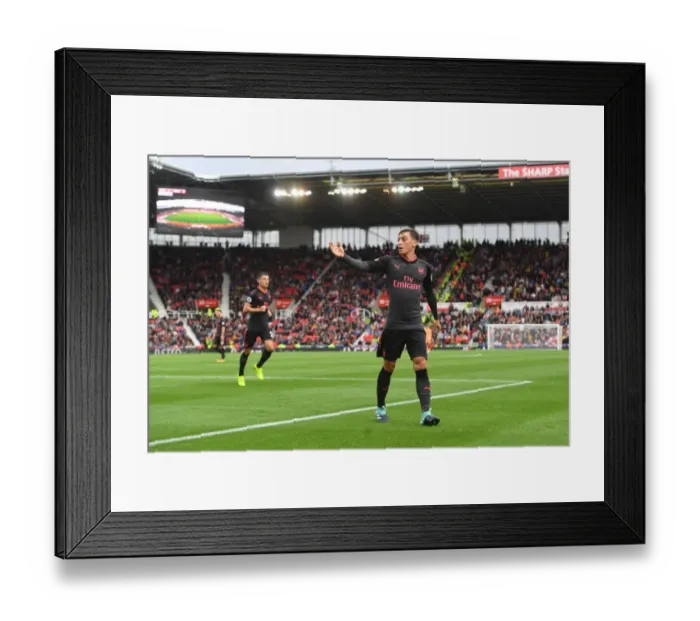 Framed Print : Mesut Ozil in Action: Stoke City vs. Arsenal, Premier League 2017-18 Framed Print : Mesut Ozil in Action: Stoke City vs. Arsenal, Premier League 2017-18