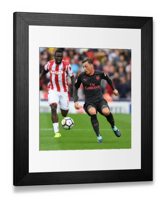 Framed Print : Mesut Ozil in Action: Arsenal vs Stoke City, Premier League 2017-18 Framed Print : Mesut Ozil in Action: Arsenal vs Stoke City, Premier League 2017-18