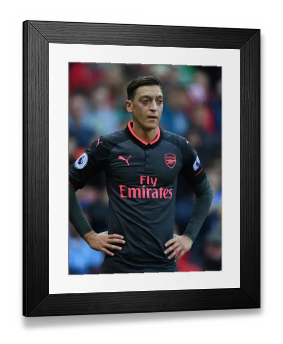 Framed Print : Mesut Ozil in Action: Arsenal vs Stoke City, Premier League 2017-18 Framed Print : Mesut Ozil in Action: Arsenal vs Stoke City, Premier League 2017-18