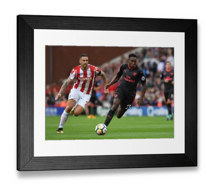 Framed Print : Danny Welbeck (Arsenal) Geoff Cameron (Stoke). Stoke City 1: 0 Arsenal. Premier League