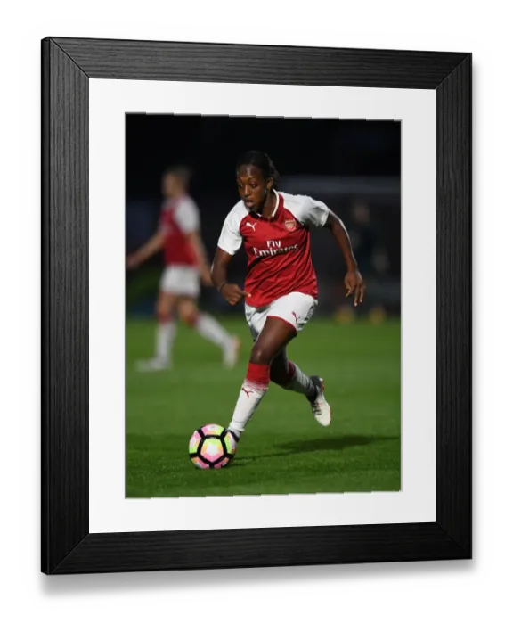 Framed Print : Danielle Carter in Action: Arsenal Women vs Everton Ladies Pre-Season Match
