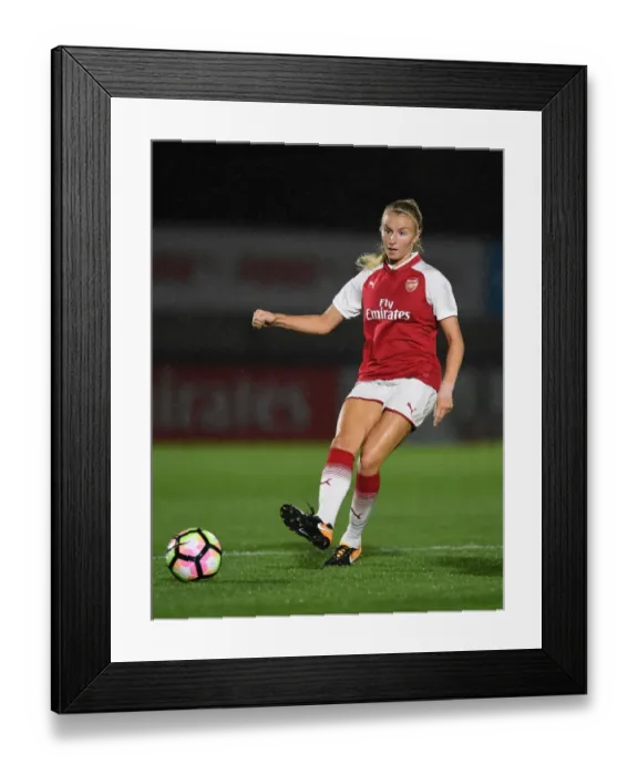 Framed Print : Arsenal's Leah Williamson in Action: Arsenal Women vs Everton Ladies Pre-Season Match