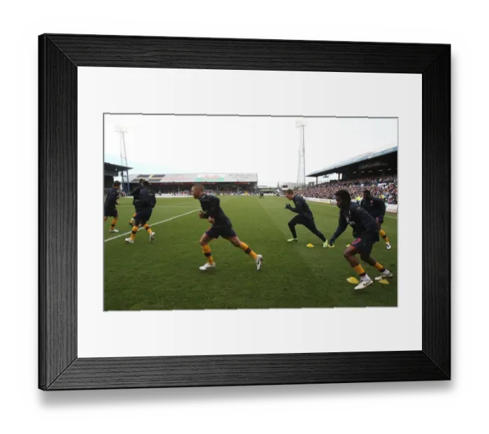 Framed Print : Arsenal Team Warm-Up: FA Cup Showdown at Ninian Park against Cardiff City (0:0)