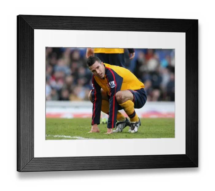 Framed Print : Robin van Persie: Stalemate at Ninian Park in FA Cup Clash