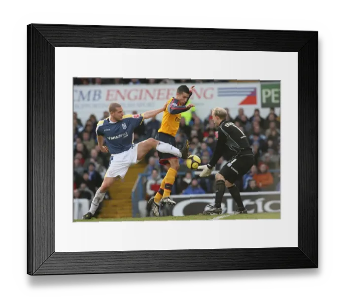 Framed Print : Van Persie Stalemate: Arsenal's Star vs. Cardiff's Goalkeepers Enckelman and Gyepes