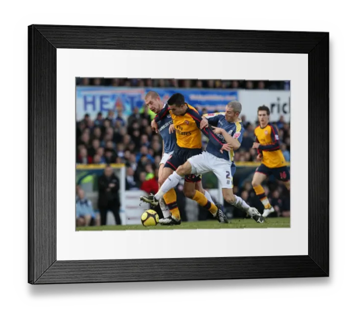 Framed Print : Van Persie's Battle: Arsenal's Star vs. Cardiff's Defense, 0-0 FA Cup Showdown (January 2009)