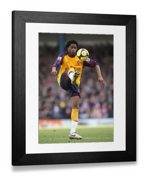 Framed Print : The FA Cup Showdown: Alex Song and Arsenal's Scoreless Battle at Ninian Park (0:0) against Cardiff City, January 25, 2009 Framed Print : The FA Cup Showdown: Alex Song and Arsenal's Scoreless Battle at Ninian Park (0:0) against Cardiff City, January 25, 2009
