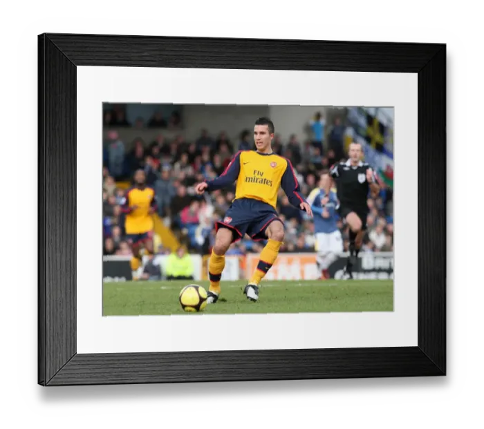 Framed Print : Robin van Persie's Determined Performance: Arsenal Holds Cardiff City Scoreless in FA Cup