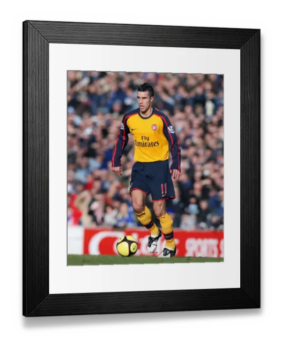 Framed Print : Determined Robin van Persie Leads Arsenal to 0:0 Draw against Cardiff City in FA Cup 4th Round