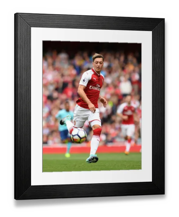 Framed Print : Mesut Ozil in Action: Arsenal vs AFC Bournemouth, Premier League 2017-18 Framed Print : Mesut Ozil in Action: Arsenal vs AFC Bournemouth, Premier League 2017-18
