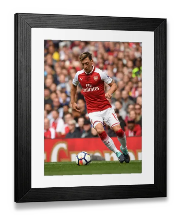 Framed Print : Mesut Ozil in Action: Arsenal vs AFC Bournemouth, Premier League 2017-18