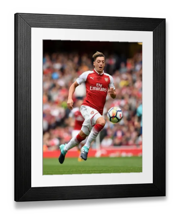 Framed Print : Mesut Ozil in Action: Arsenal vs AFC Bournemouth, Premier League 2017-18