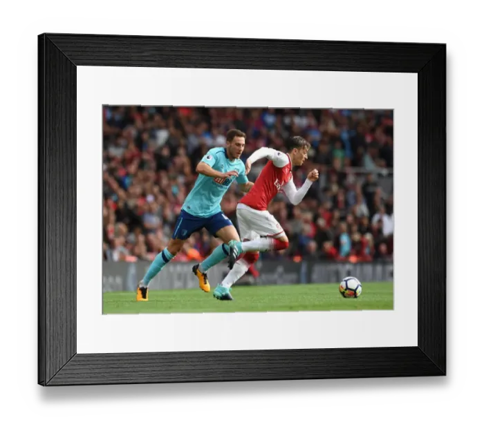 Framed Print : Mesut Ozil (Arsenal) Dan Gosling (Bournemouth) Framed Print : Mesut Ozil (Arsenal) Dan Gosling (Bournemouth)