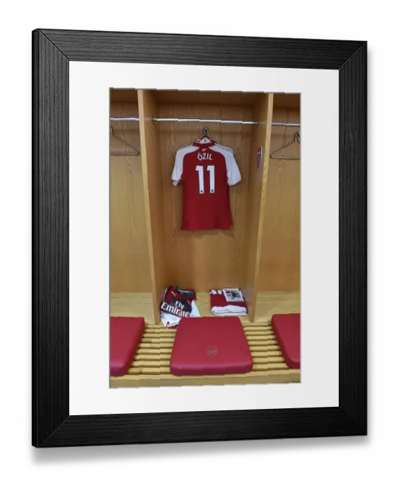 Framed Print : Mesut Ozil: Arsenal Changing Room before Arsenal v AFC Bournemouth (2017-18) Framed Print : Mesut Ozil: Arsenal Changing Room before Arsenal v AFC Bournemouth (2017-18)