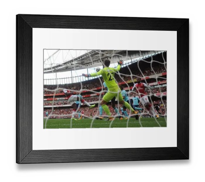 Framed Print : Danny Welbeck Scores the Opener: Arsenal vs. AFC Bournemouth, 2017-18 Premier League