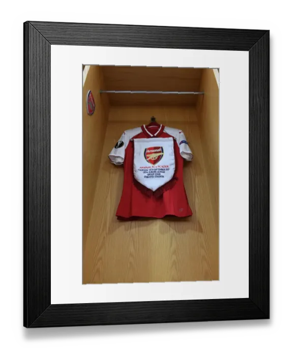 Framed Print : Arsenal FC: Pre-Match Gear Up - Arsenal Shirt and Pennant (vs 1. FC Koeln, Europa League 2017-18) Framed Print : Arsenal FC: Pre-Match Gear Up - Arsenal Shirt and Pennant (vs 1. FC Koeln, Europa League 2017-18)