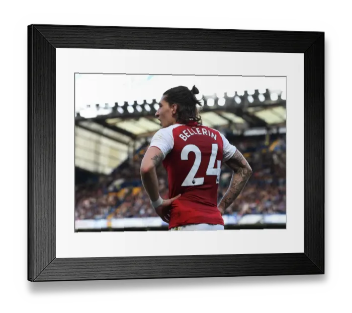 Framed Print : Hector Bellerin: Arsenal Star in Action against Chelsea (2017-18)
