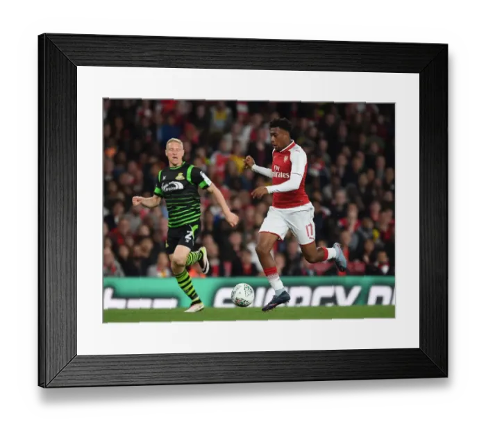 Framed Print : Alex Iwobi Dashes Past Craig Alcock: Arsenal's Carabao Cup Triumph over Doncaster Rovers