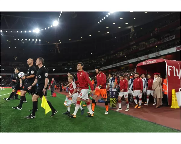 Laurent Koscielny (Arsenal) leads out the team. Arsenal 2: 0 West Bromwich Albion