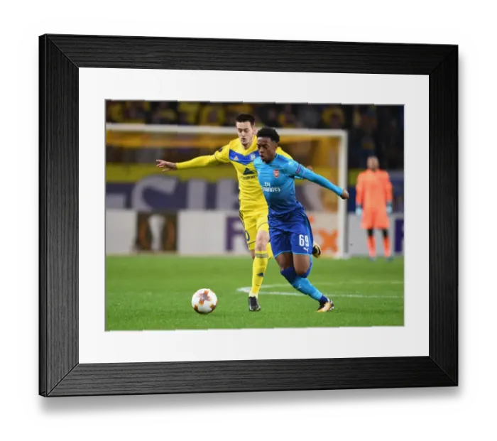 Framed Print : Joe Willock vs Mirko Ivanic: Battle in the Europa League between Arsenal and BATE Borisov Framed Print : Joe Willock vs Mirko Ivanic: Battle in the Europa League between Arsenal and BATE Borisov