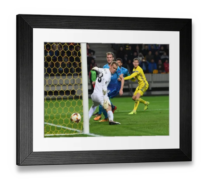 Framed Print : Rob Holding Scores Third Goal for Arsenal against BATE Borisov in Europa League Framed Print : Rob Holding Scores Third Goal for Arsenal against BATE Borisov in Europa League