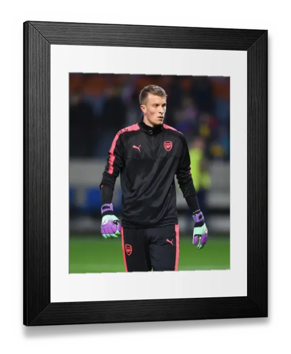 Framed Print : Matt Macey Prepares for Arsenal's Europa League Clash against BATE Borisov Framed Print : Matt Macey Prepares for Arsenal's Europa League Clash against BATE Borisov